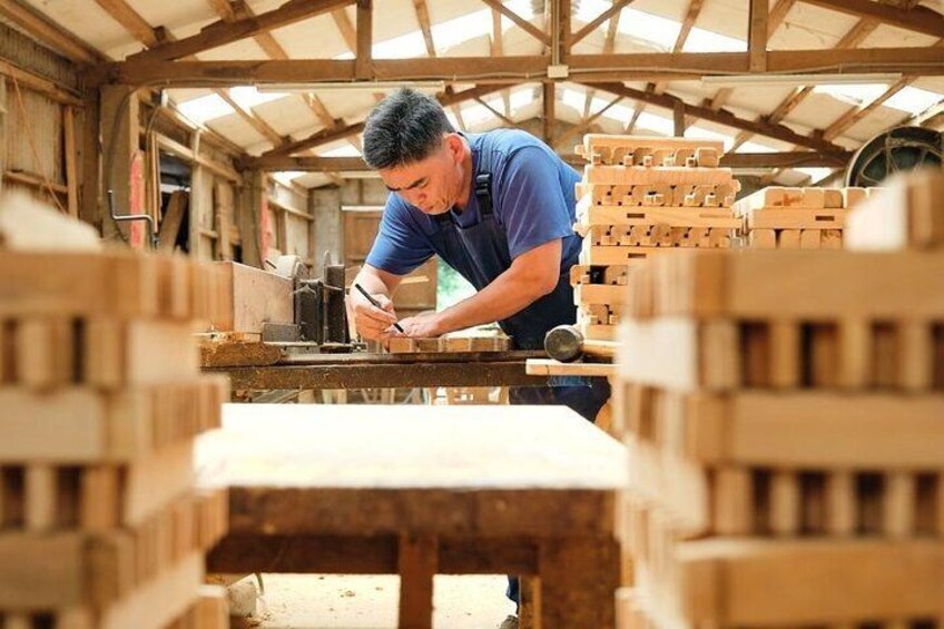 Learn about woodworking from Daxi's local wood masters
