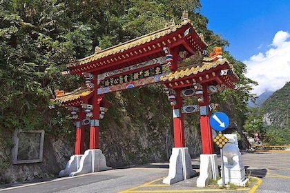Taroko Gorge One Day Private Tour from Taipei by Train