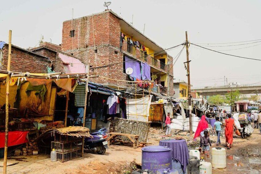 Small-Group Delhi Slum Tour: Sanjay Colony