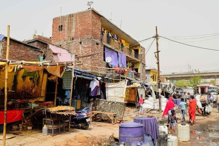 Small-Group Delhi Slum Tour: Sanjay Colony