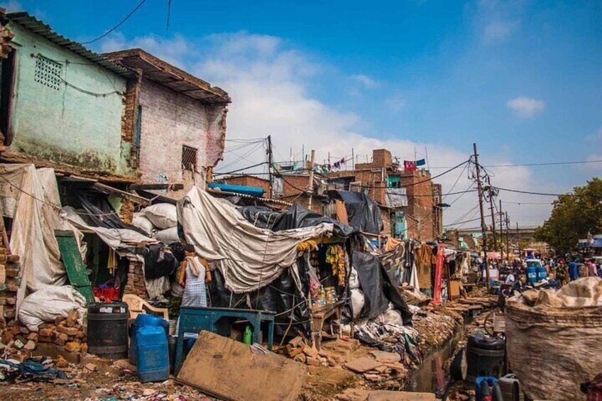 Small-Group Delhi Slum Tour: Sanjay Colony