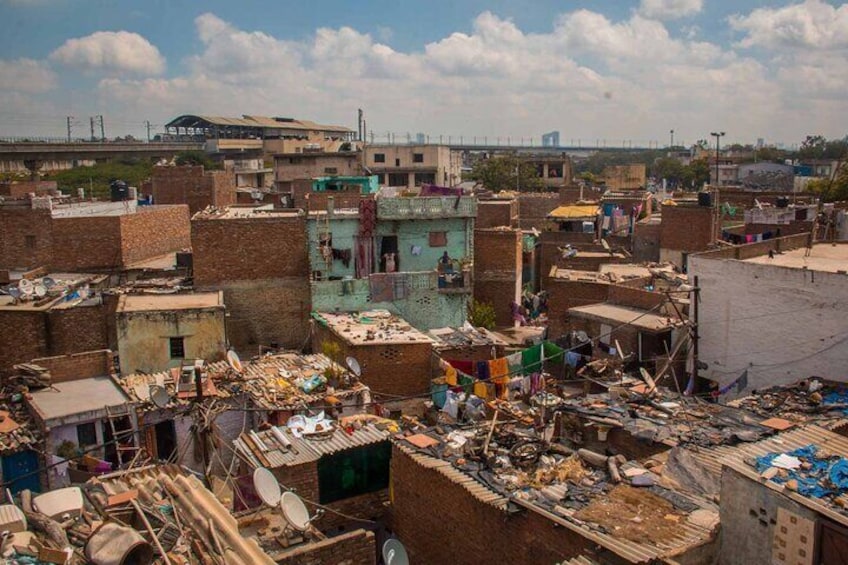 Small-Group Delhi Slum Tour: Sanjay Colony