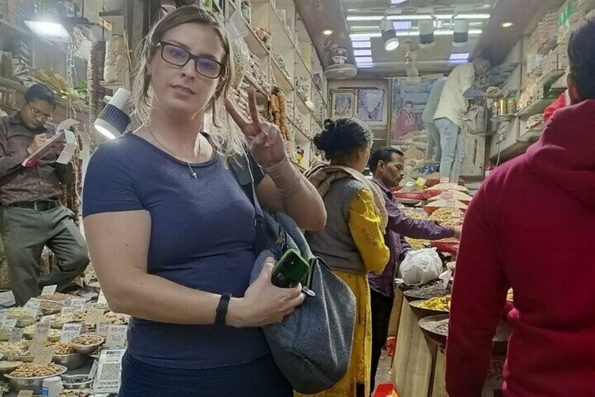 Customized Half Day Delhi Shopping Tour with Female Consultant