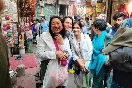 Customised Half Day or Full Day Delhi Shopping Tour with Female Consultant