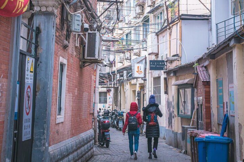 Every corner has something to tell in this neighborhood where past meets present. Wander streets filled with tales of writers and revolutionaries, amidst unique architecture and secret courtyards.