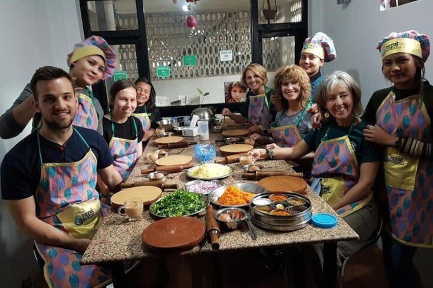 Group of peoples are doing cooking course