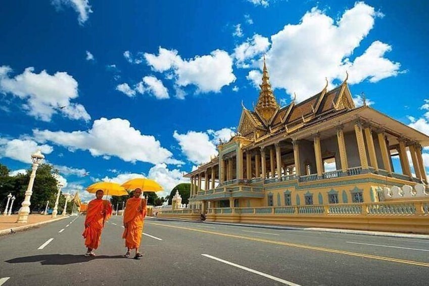 Full Tour in Phnom Penh City