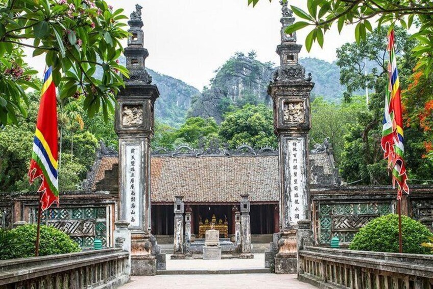 Hoa Lu temple