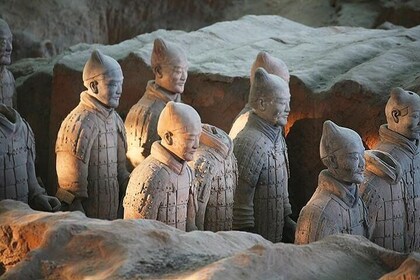 Mini Group Xian Day Tour to Terracotta Army, City Wall, Pagoda and Muslim B...