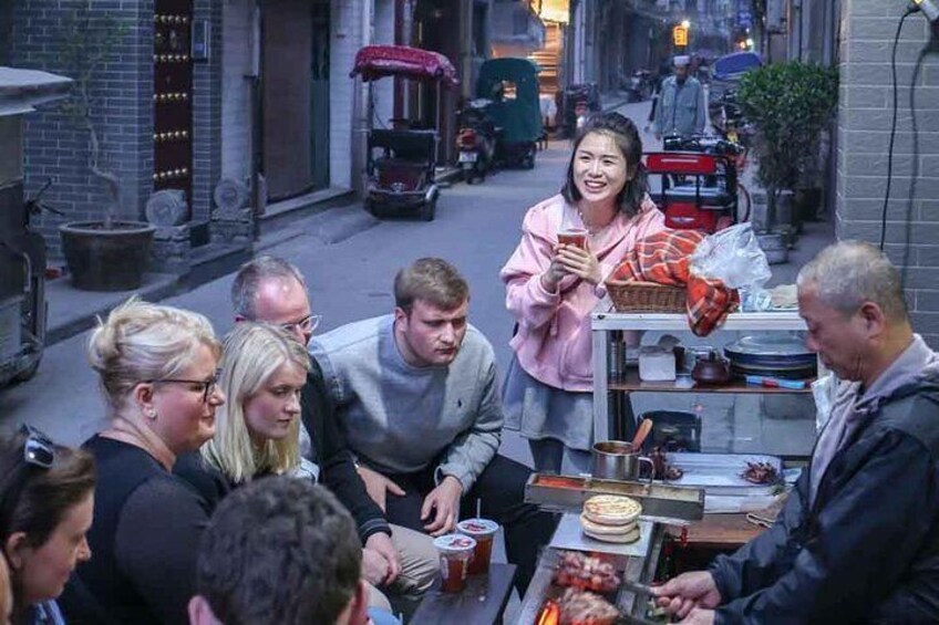 Watch your bbq grilled and seasoned in a local Muslim Quarter alleyway.