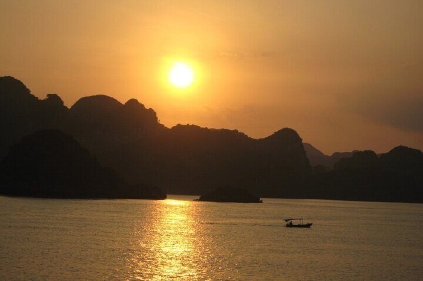 BEST SELLER- 3 Day/2 Night Cruise with All-Inclusive in Halong