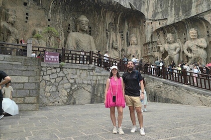 Xi'an to Louyang Private Day Tour by High Speed Train: Longmen Grottoes and...