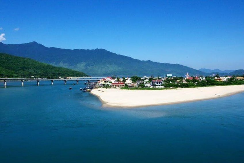 Hue to Hoi An or Hoi An to Hue by car via Hai Van pass, monkey mountain, beaches