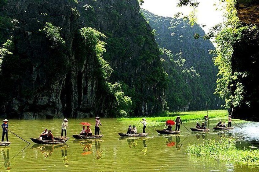 Full-Day Hoa Lu and Tam Coc - Mua Cave DELUXE Tour from Hanoi Including Lunch