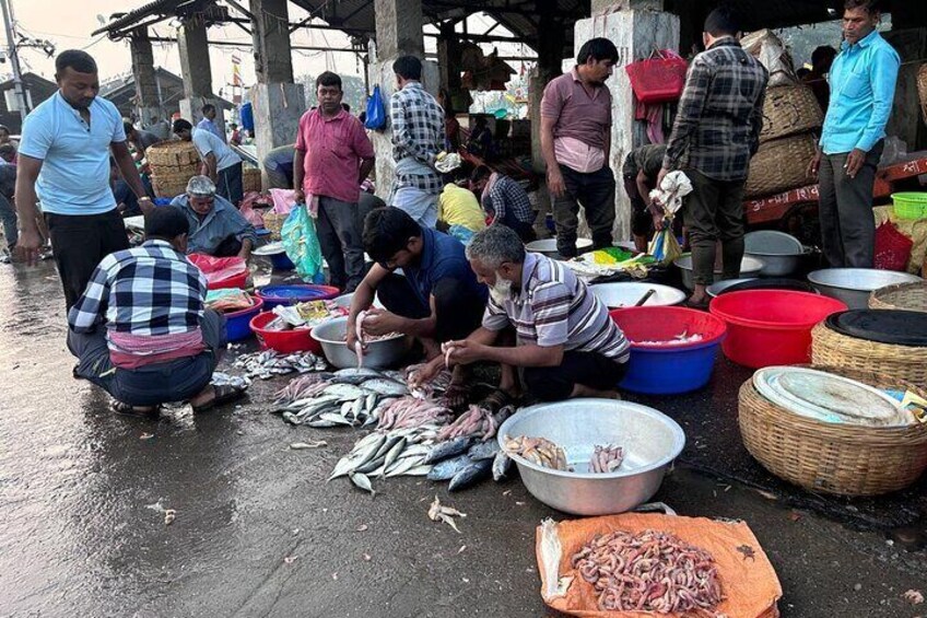 Mumbai By Dawn:Vibrant Markets and Local Delights