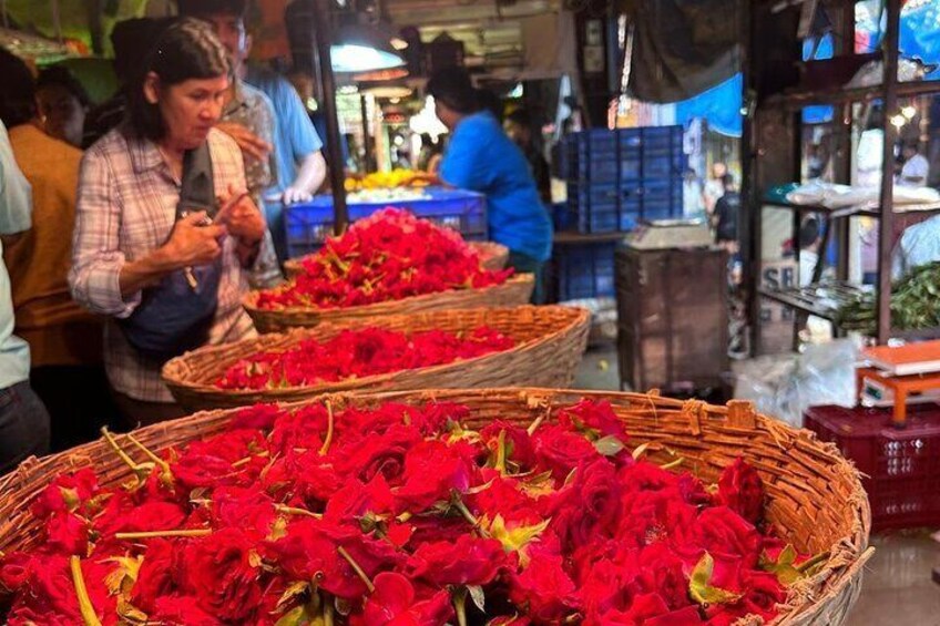 Mumbai By Dawn:Vibrant Markets and Local Delights