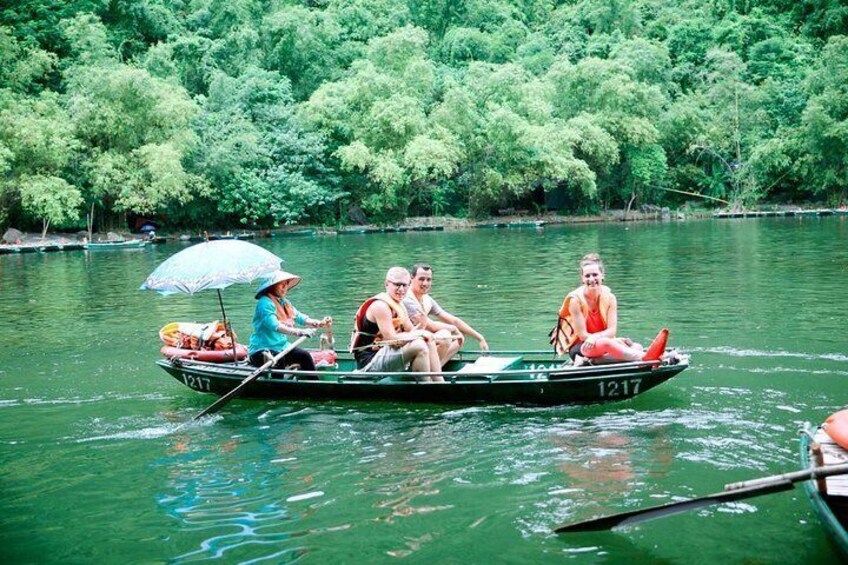 Boat trip in Trang An