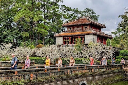 從 Hue: Hue City全日游 - 小組
