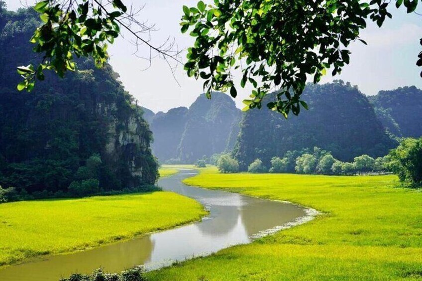 Ninh Binh 1 Day Trip With Mua Cave and Dragon Mountain Hiking