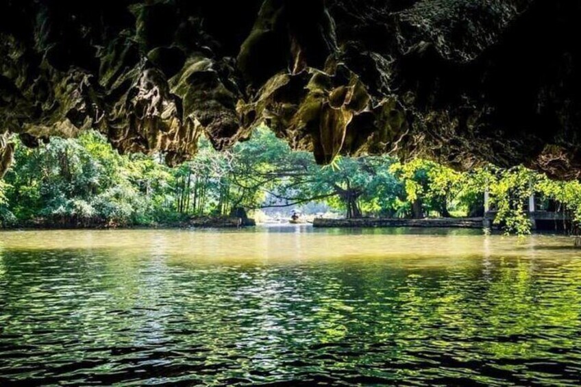 Ninh Binh 1 Day Trip With Mua Cave and Dragon Mountain Hiking