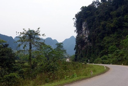 TOUR TO THE CAVES - Paradise & Dark caves from Dong hoi city
