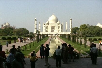 Private 2-Day Tour to Taj Mahal, Agra from Goa with Both side Commercial Fl...