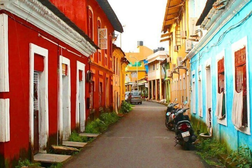 Private Portuguese Heritage Tour: Se Cathedral, Basilica of Bom Jesus and Dona Paula Beach in Goa