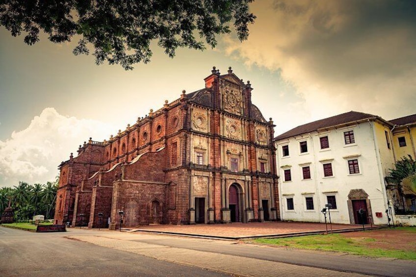 Private Portuguese Heritage Tour: Se Cathedral, Basilica of Bom Jesus and Dona Paula Beach in Goa