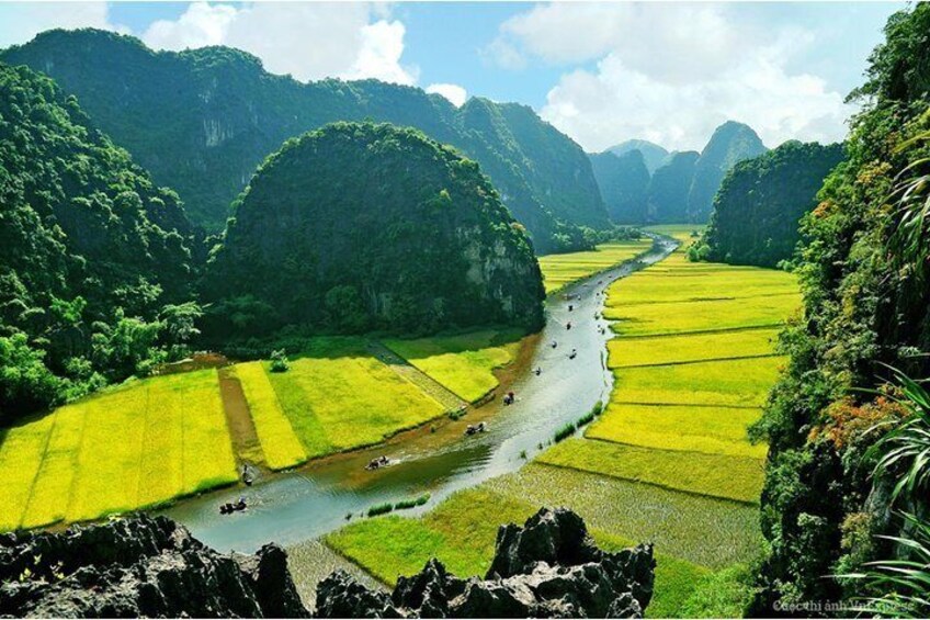 Hoa Lu Tam Coc Full-Day DELUXE Tour Including BUFFET LUNCH & River Boat Ride