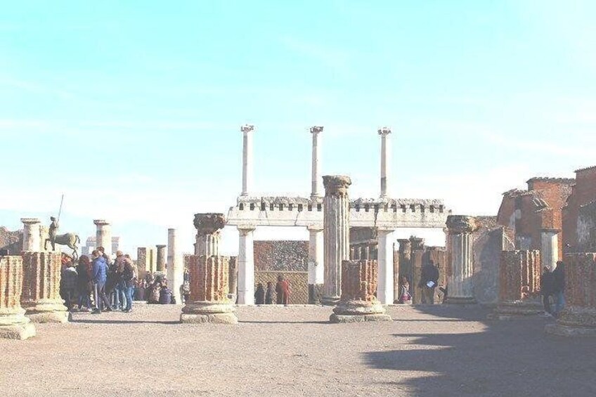 Rome to Pompeii Private Guided Tour with Hotel Pick-up & Skip the Line Tickets