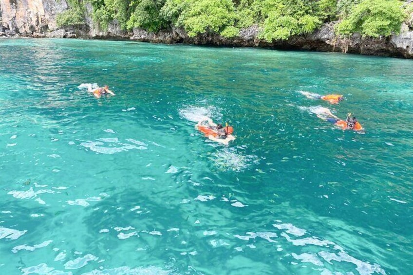 Maya Bay, Phi Phi & Khai Island Speedboat Trip include Lunch & National Park Fee