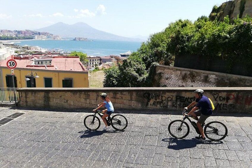 Naples panoramic e-bike ride with pizza tasting