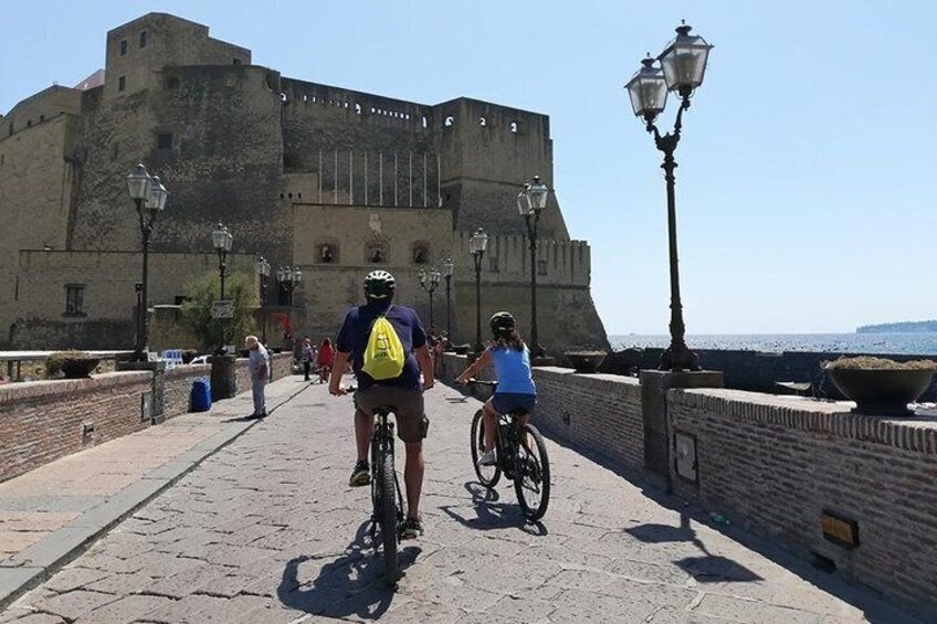 Naples panoramic e-bike ride with pizza tasting