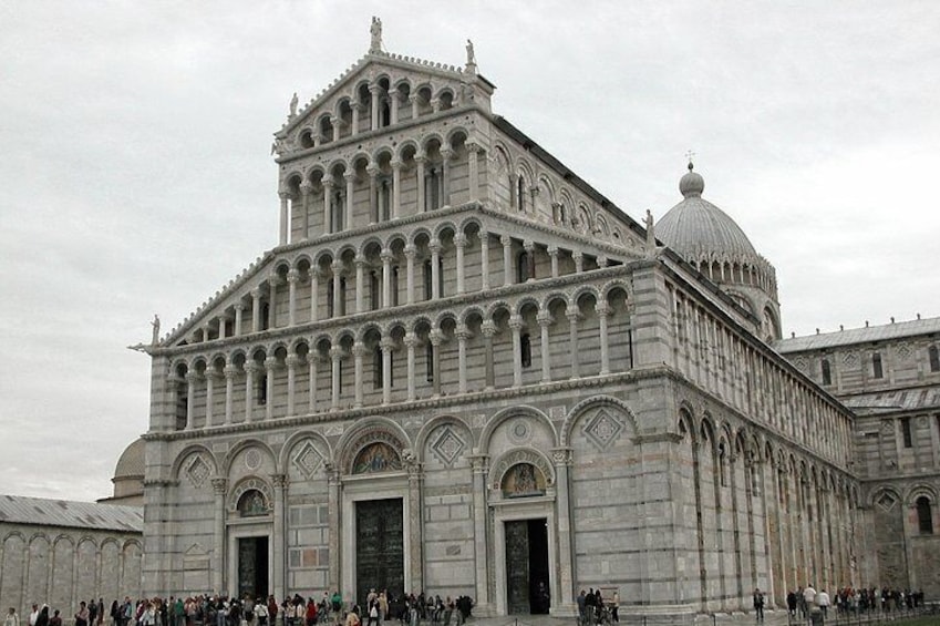 Skip-the-Line Private Tour of Leaning Tower & Pisa Top Attractions w Local Guide