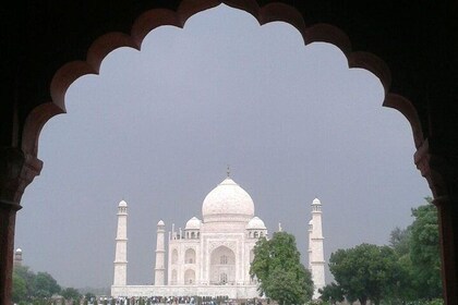 Agra Full Day City Tour with Walking Tour at Spice Market