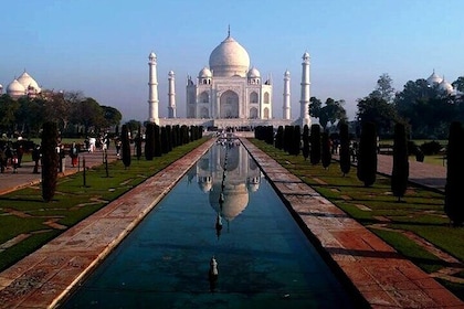 Ahmedabad to Taj Mahal & Agra Fort Same Day Private Tour with Return Flight...