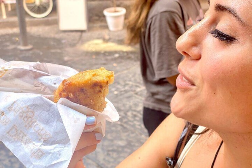 Tasty Naples Street Food Tour of MustEat Gourmet Specialties and MustSee Sites