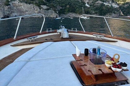 Crucero al atardecer compartido de 1,5 horas desde Positano con bebidas y a...
