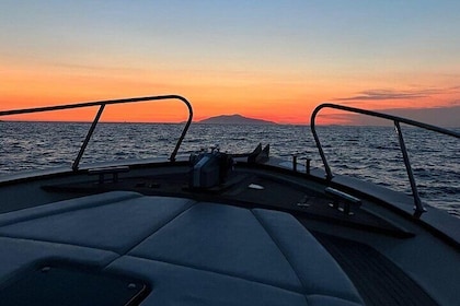 Crucero al atardecer compartido de 1,5 horas desde Positano con bebidas y a...