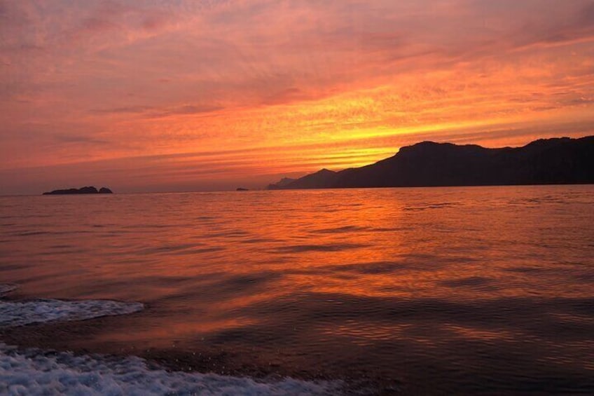 1.5-Hour Shared Sunset Cruise from Positano with Drinks & Snacks