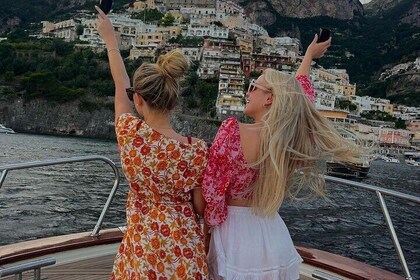 Crucero al atardecer compartido de 1,5 horas desde Positano con bebidas y a...