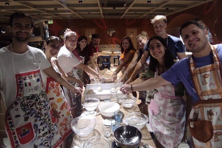 Small Group Naples Pizza Making Class with Drink Included