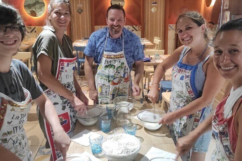 Small Group Naples Pizza Making Class with Drink Included