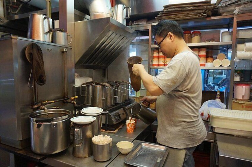 Mixing milk tea