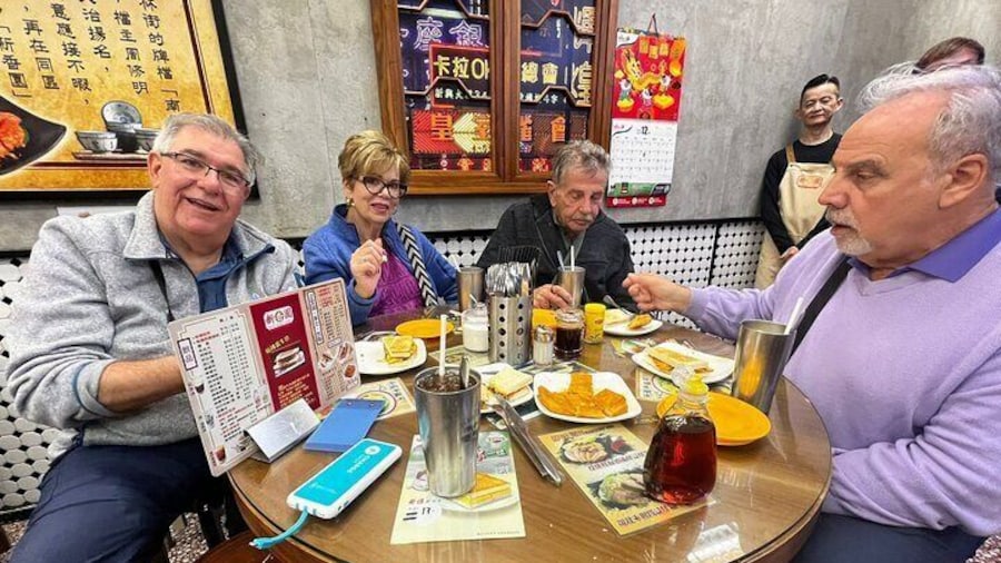 Private Kowloon Michelin Rated Street Food & Culture Tour