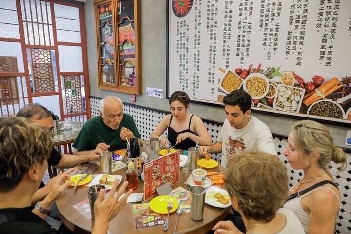 Small Group Kowloon Michelin Rated Street Food and Culture Tour