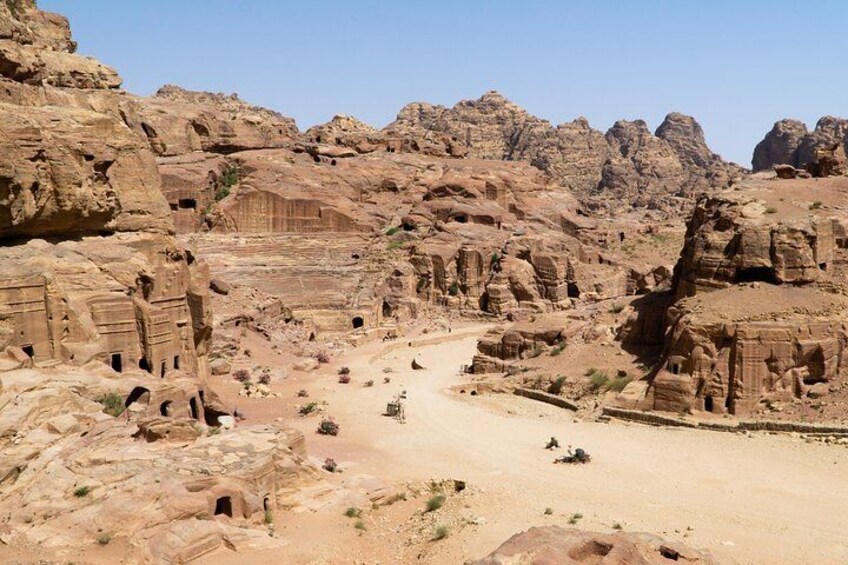 The way to the treasury in Petra site 