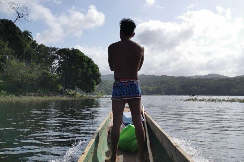 Guide to the canoe river chagres