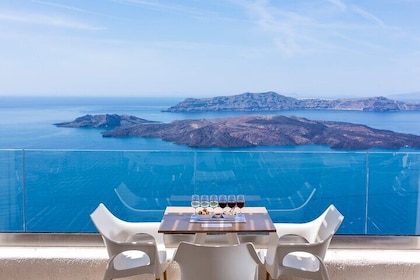 Santorini Discovery Tour with Lunch and Wine Tasting