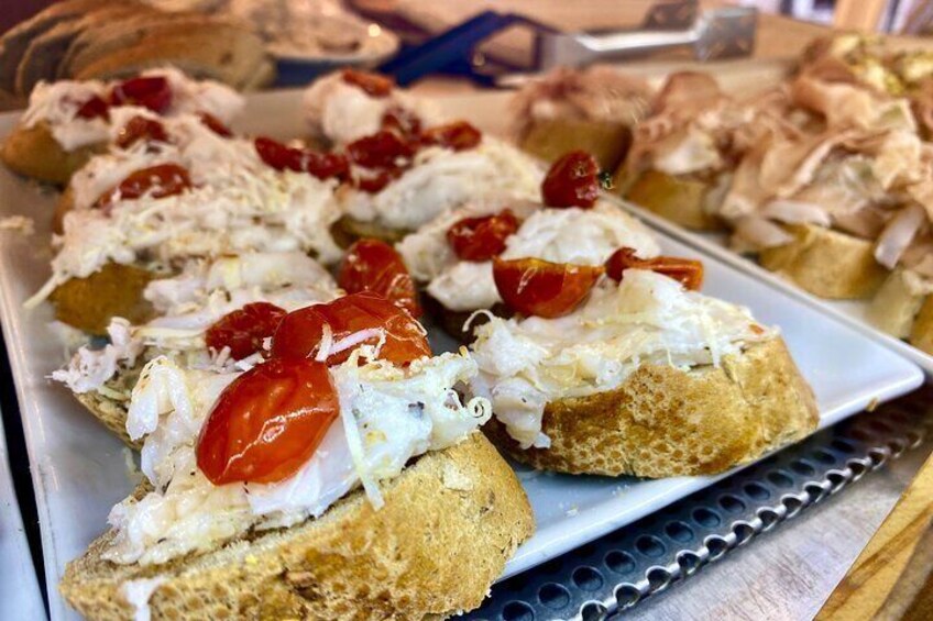 Tasty Street Food Tour of Venice City Center with Cicchetti & Local Specialties